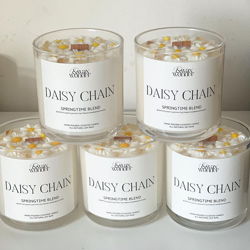 AIKUN Customizable Private Label Small Daisy-Shaped Soy Wax Candle Glass Jar Smokeless Aroma Candle