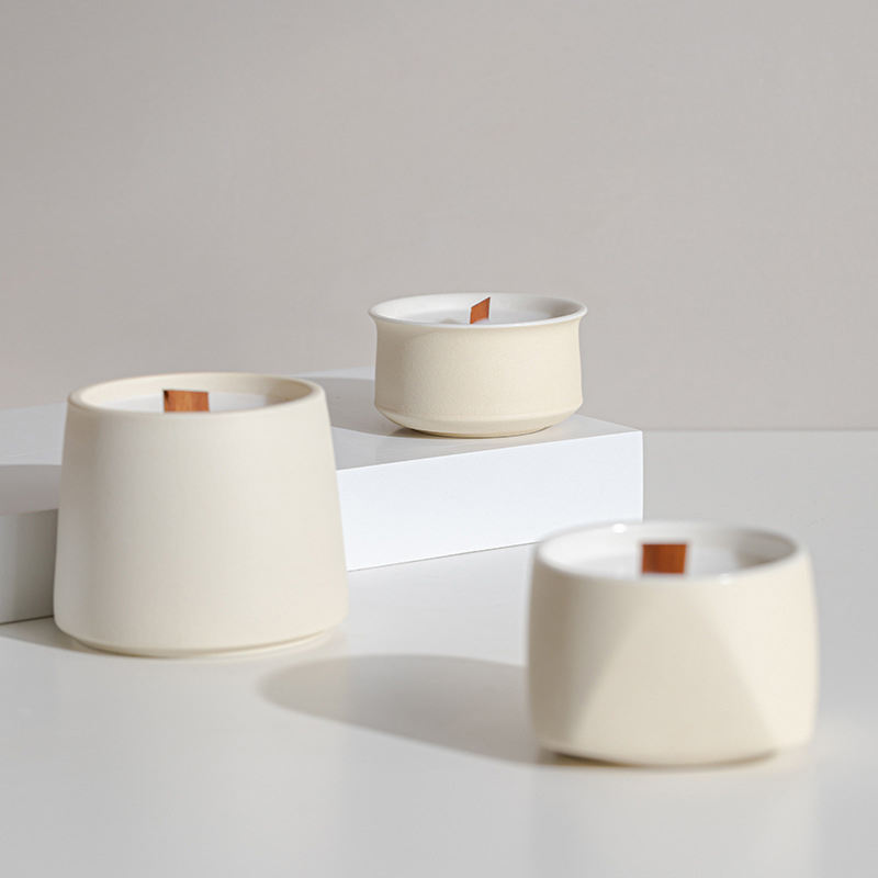 Aikun Customize Luxury Nordic Style White Matt Ceramic Aromatherapy Scented Candle for Remove Odor
