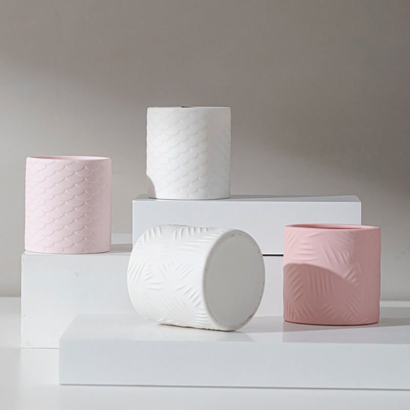 Ceramic Porcelain Private Label Logo Candles Elegant Luxury Embossed Fragrance Aroma Aromatherapy Scented Soy Wax Candles