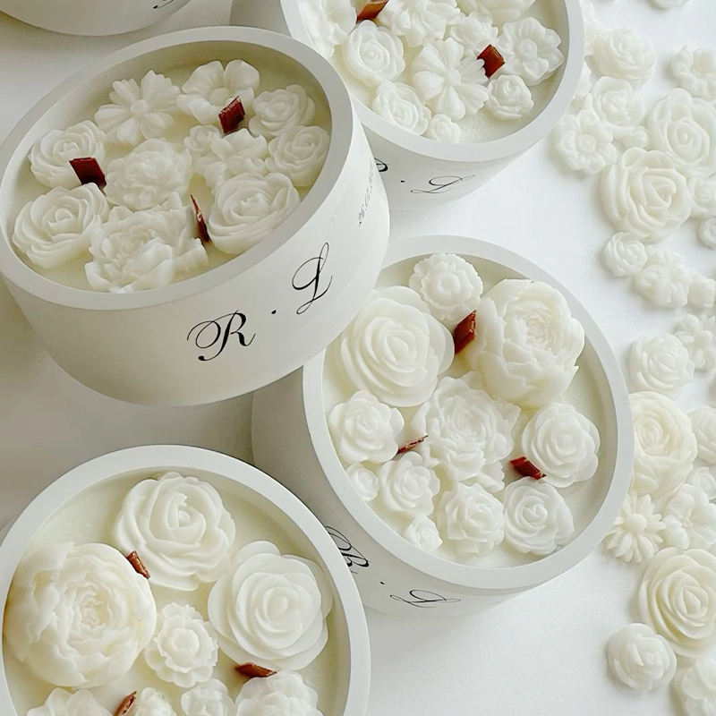 Hot-selling Soy Wax Luxury Delicate Ceramic Candle with Wood Core and Flowers Decorations for Wedding & Events