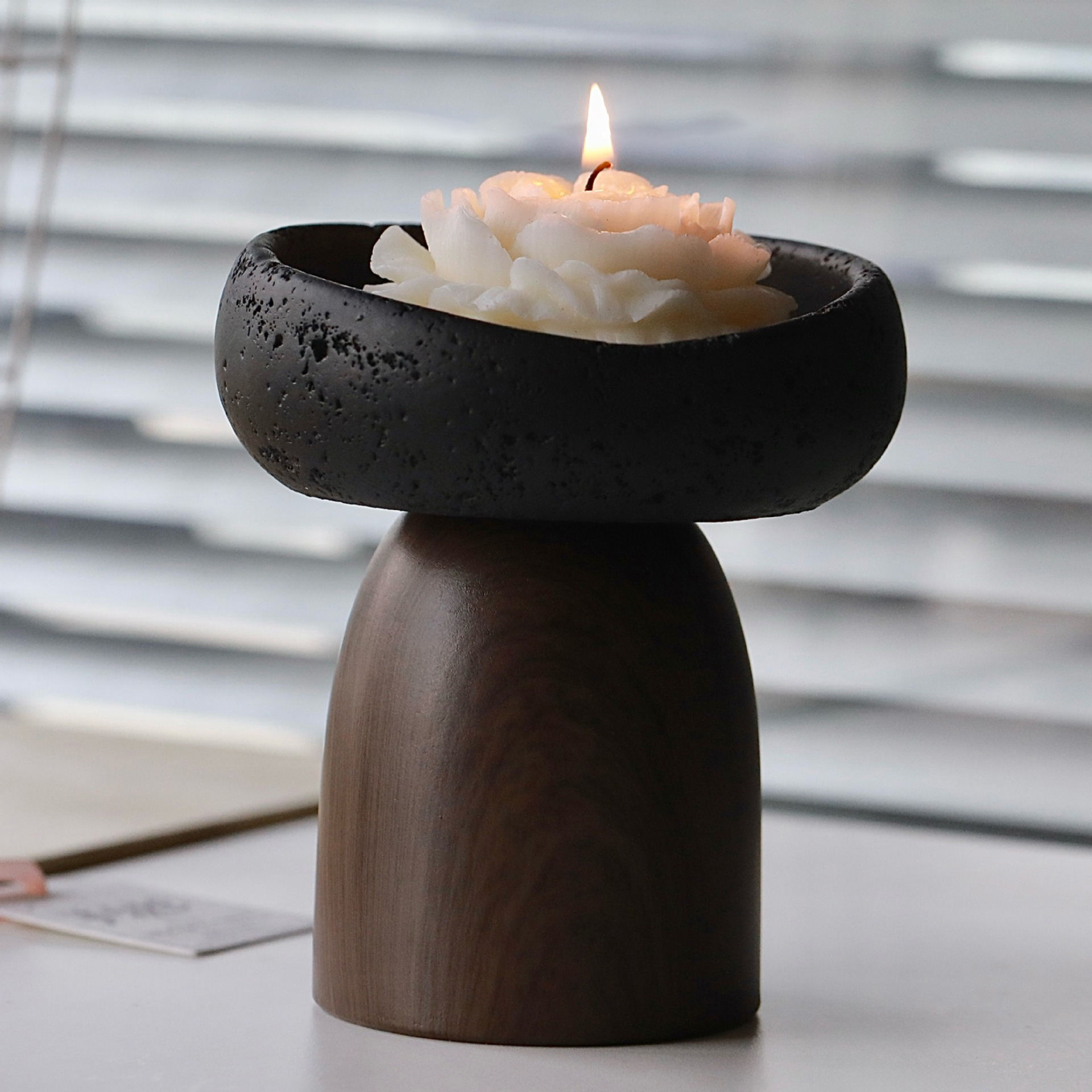 Top Rated Rock Container Three-Dimensional Flower Scented Candles High Sales Aromatherapy Candles for Engagement Birthday Gift