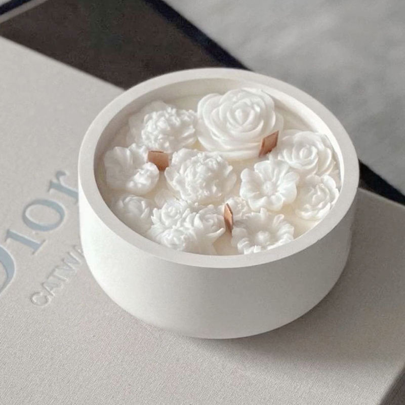 AIKUN Hot-selling Soy Wax Luxury Delicate Ceramic Candle with Wood Core and Flowers Decorations for Wedding & Events