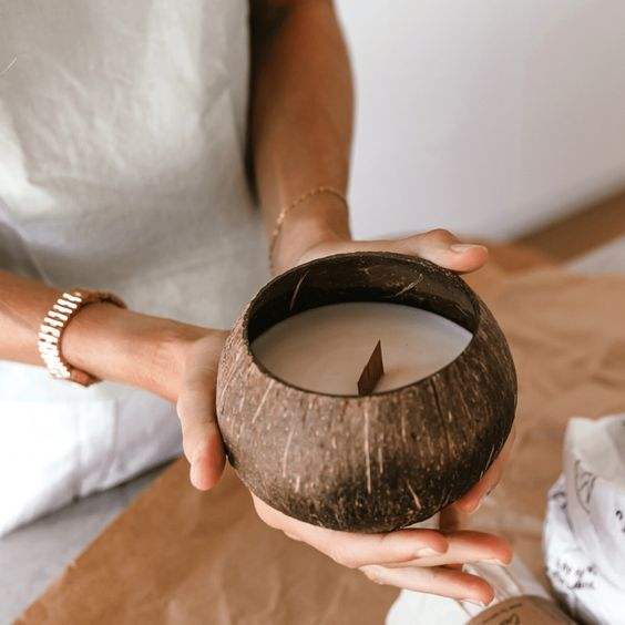 Creative Custom Logo Coconut Husk Shell Aromatherapy Scented Candle Cup Soy Wax Home Decoration Scented Candle