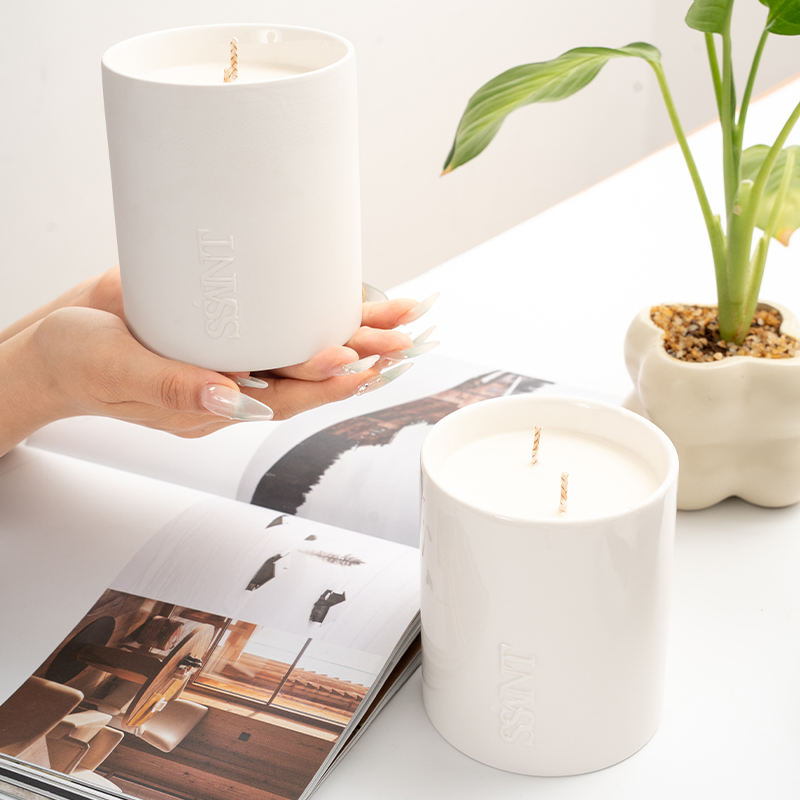 AIKUN Luxury Ceramic Jar Soy Wax Candle Custom Scented Candles Private Label Home Decoration Holiday