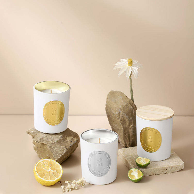 AIKUN Custom Logo Paper Box Packing Christmas Soy Wax Candle Electroplate Glass Golden Jars Scented Candles