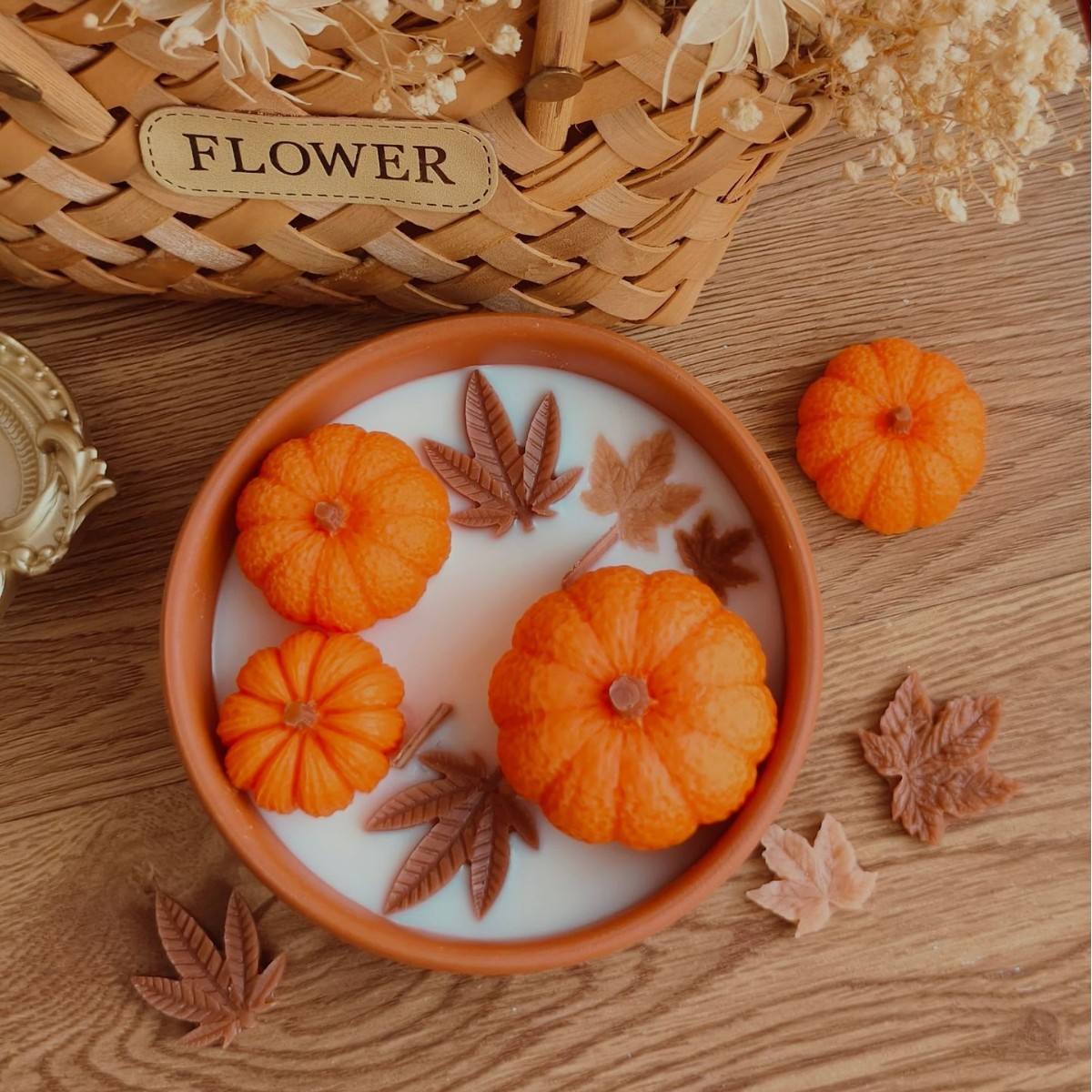 AIKUN Creative Harvest Festival Pumpkin Soy Wax Aromatherapy Scented Candle for Halloween Gift and Home Decoration