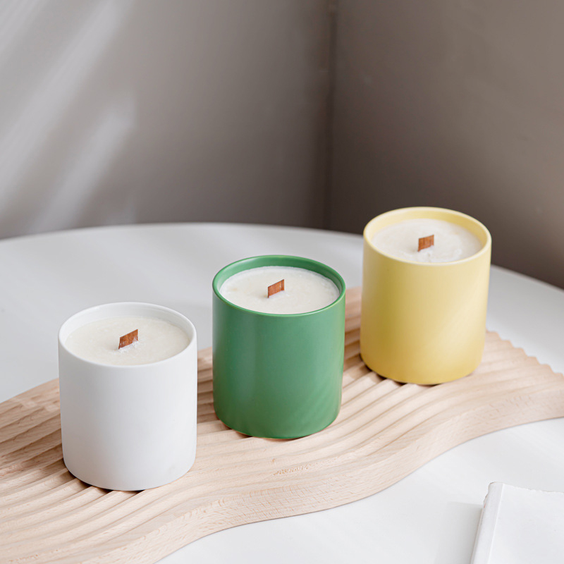 Fresh Large Capacity Luxurious Retro Wood Core Aromatic Soy Wax Scent Candles Factory Price Ceramic Jar