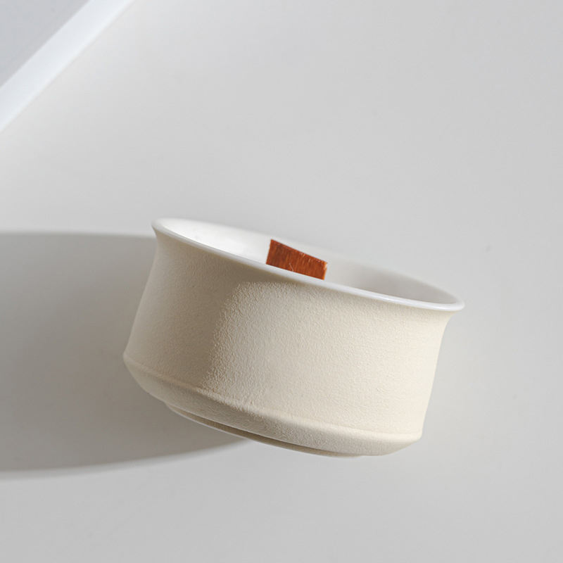 Aikun Customize Luxury Nordic Style White Matt Ceramic Aromatherapy Scented Candle for Remove Odor