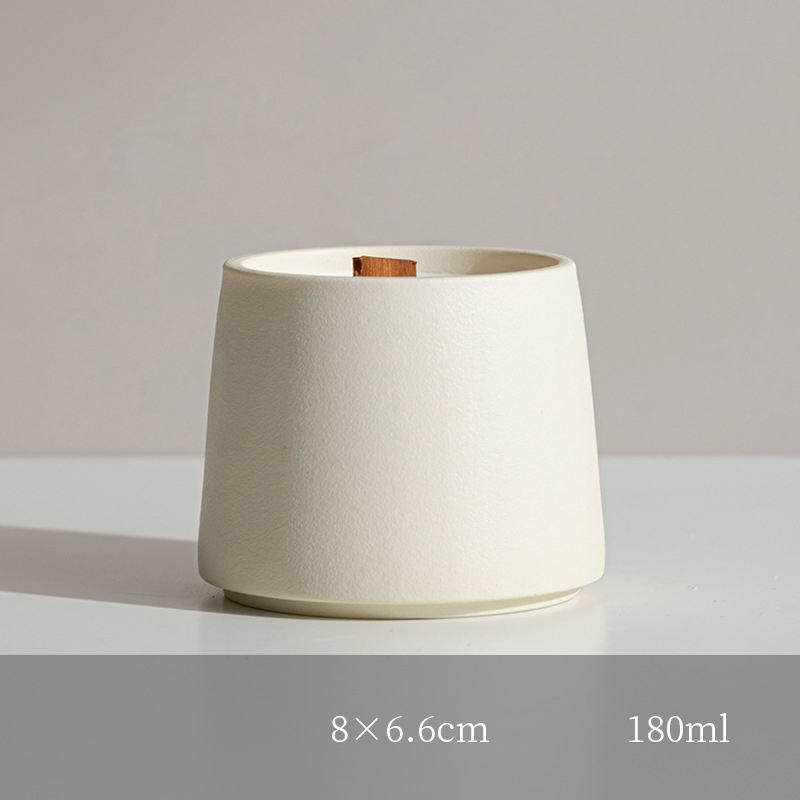 Aikun Customize Luxury Nordic Style White Matt Ceramic Aromatherapy Scented Candle for Remove Odor