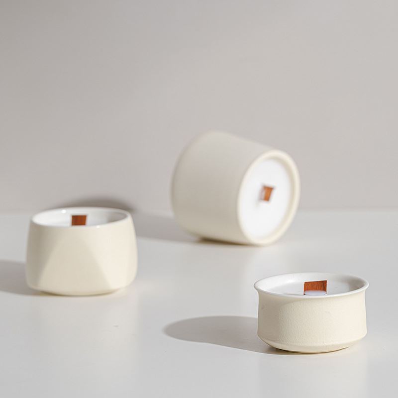 Aikun Customize Luxury Nordic Style White Matt Ceramic Aromatherapy Scented Candle for Remove Odor