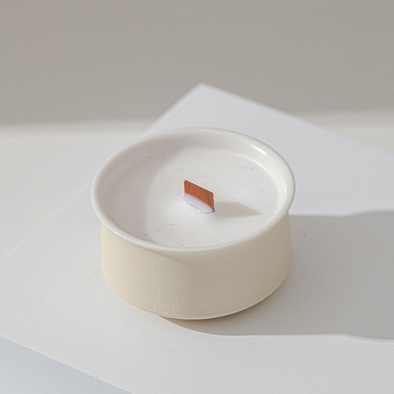 Aikun Customize Luxury Nordic Style White Matt Ceramic Aromatherapy Scented Candle for Remove Odor
