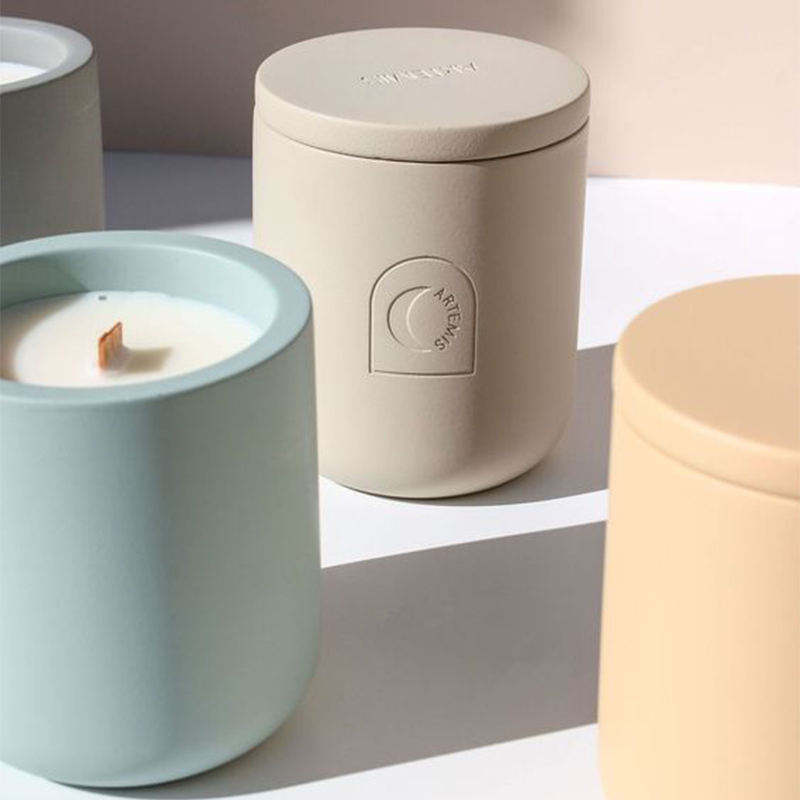 AIKUN Natural Soy Wax Aroma Candle Custom Logo Handmade Ceramic Jar Wood Wick Luxury Gift Box for Corporate Gifts Wedding Decor