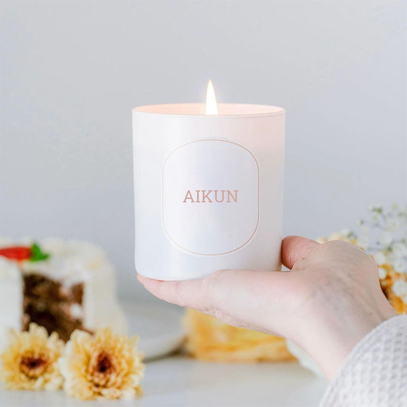 Aikun Customize Minimalism Tabletop Decorative Color Soy Wax Scented Candle Mini Transparent Cup Single Wick Candle