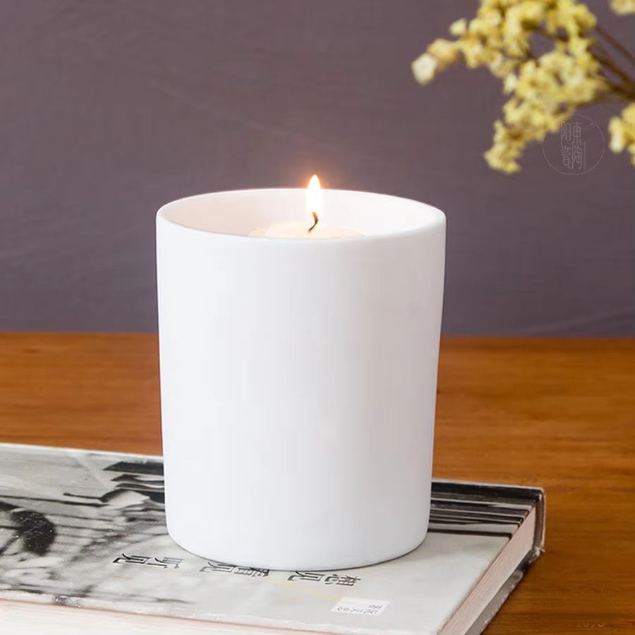 Aikun Wholesale Cheap Simple Ceramic Scented Candle Cups Ceramic Candle Jars Soy Wax For Christmas Used For Family Weddings