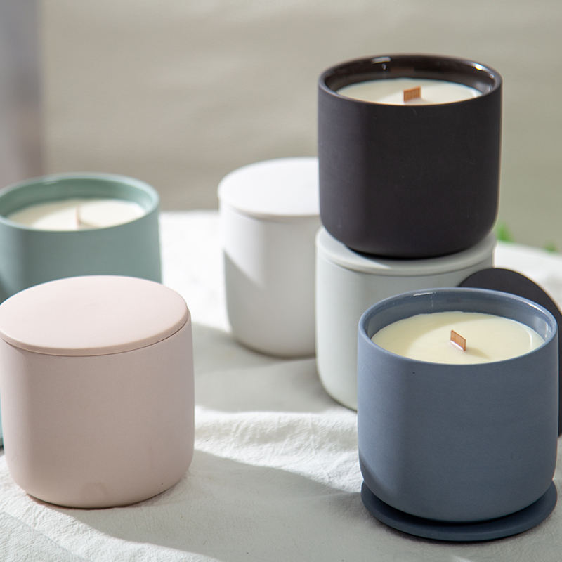 AIKUN Luxury Home Fragrance Round Ceramic Jars Soy Wax Scented Candles with Lid