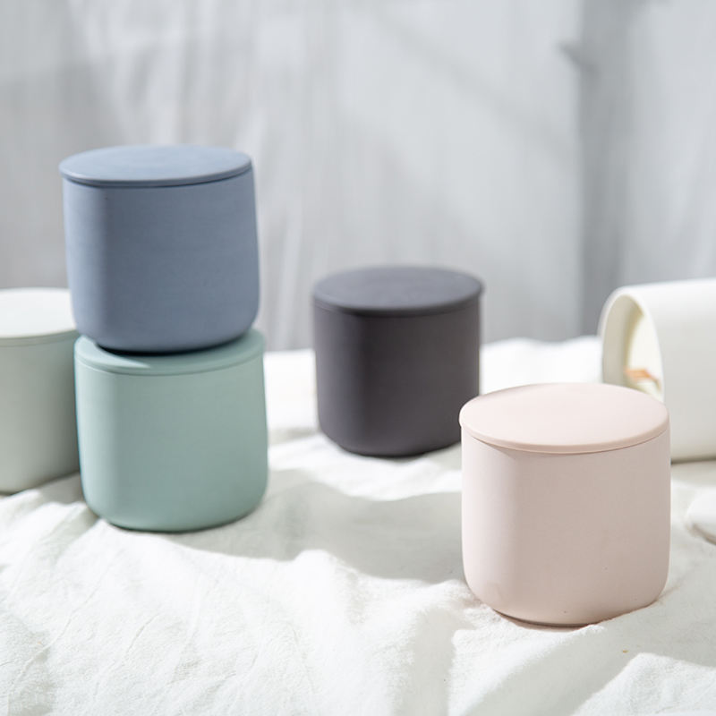 AIKUN Luxury Home Fragrance Round Ceramic Jars Soy Wax Scented Candles with Lid