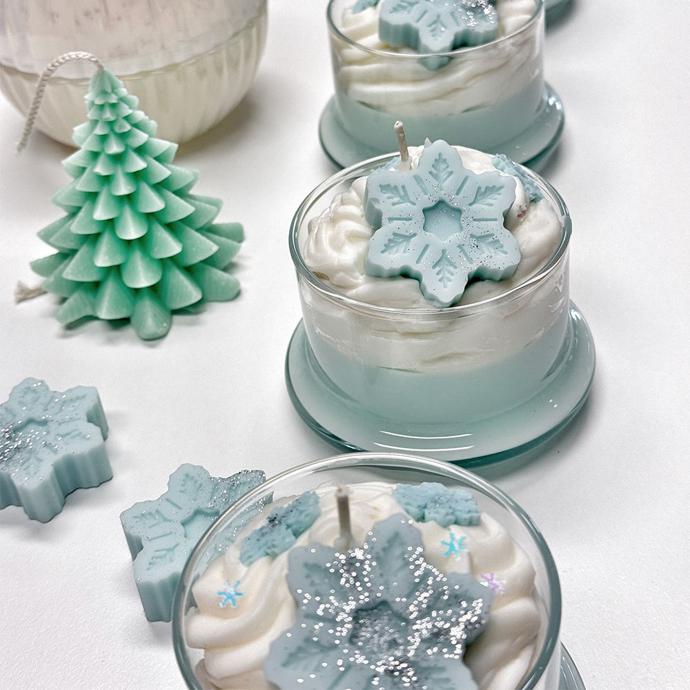AIKUN Durable Factory Direct Scented Candle in Lidded Glass Jar Snowflakes NonToxic Safe Candle Customizable Gift Packaging