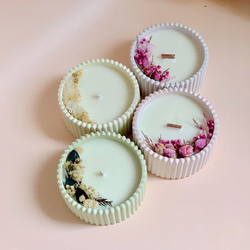 Factory Direct Delivery Soy Wax Colored Ceramic Jar Decorative Ceramic Candle with Dried Flower for Relaxation