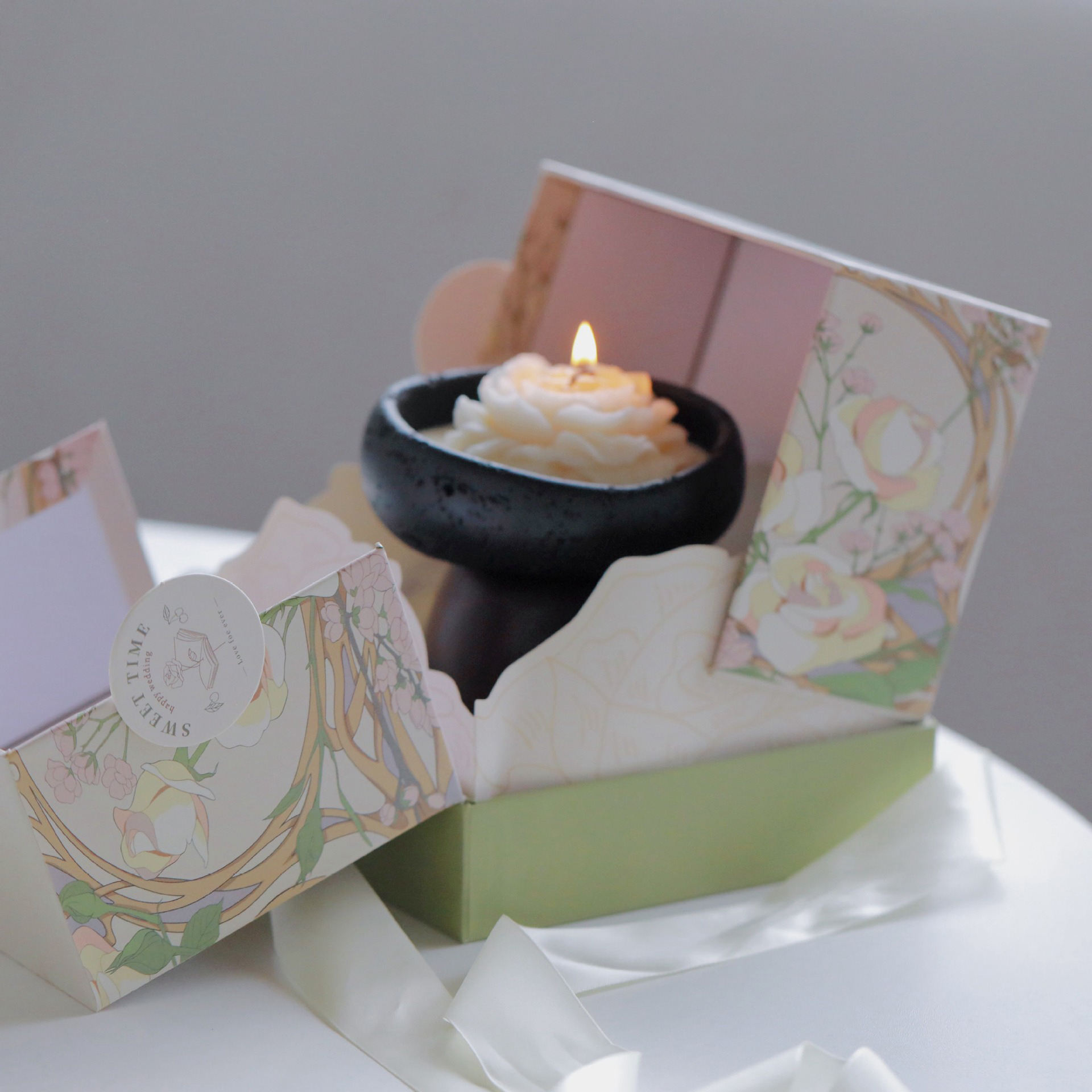 Top Rated Rock Container Three-Dimensional Flower Scented Candles High Sales Aromatherapy Candles for Engagement Birthday Gift