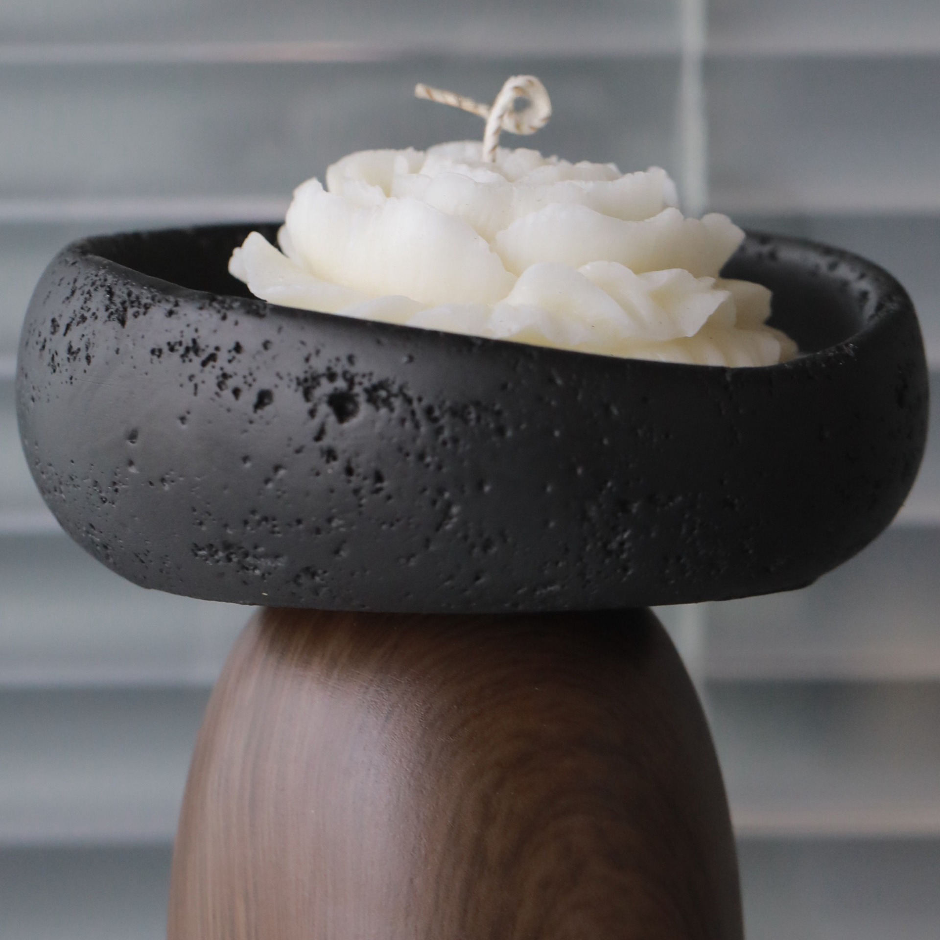 Top Rated Rock Container Three-Dimensional Flower Scented Candles High Sales Aromatherapy Candles for Engagement Birthday Gift