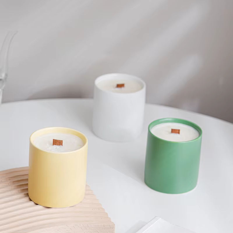 AIKUN Fresh Large Capacity Luxurious Retro Wood Core Aromatic Soy Wax Scent Candles Factory Price Ceramic Jar