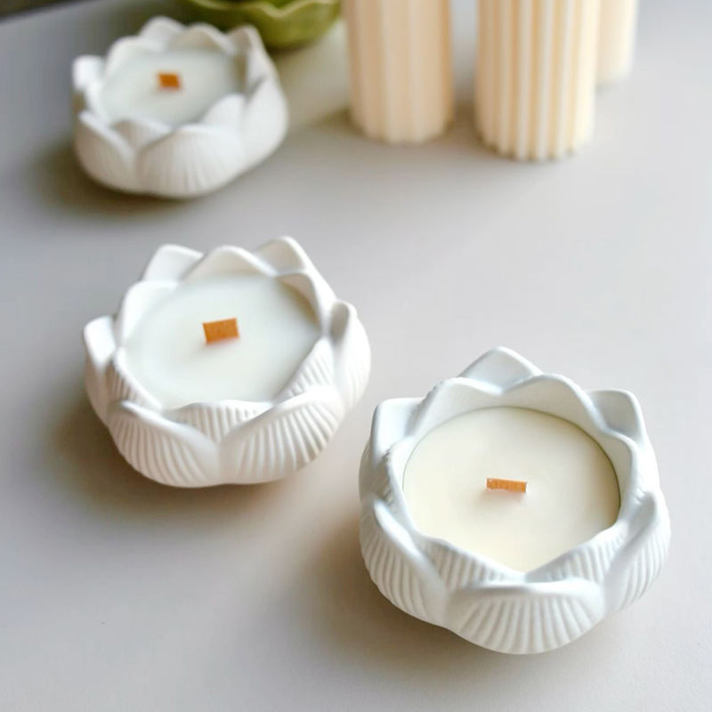 Hot Sale Exclusive Design Lotus Flower Ceramic Candle Jar Soy Wax Scented Luxury Ceramic Candle for Gifts & Souvenirs