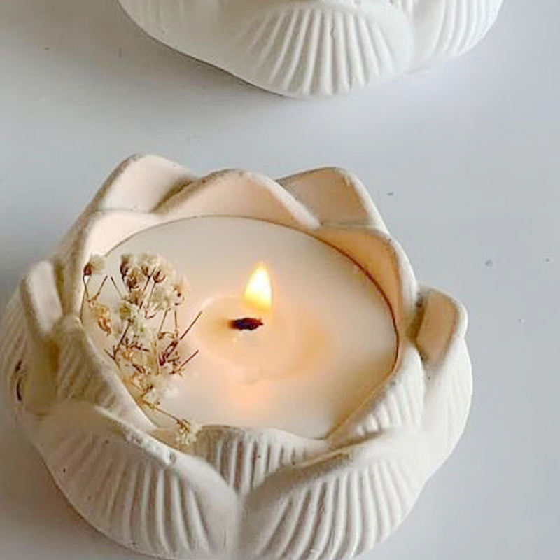 Hot Sale Exclusive Design Lotus Flower Ceramic Candle Jar Soy Wax Scented Luxury Ceramic Candle for Gifts & Souvenirs