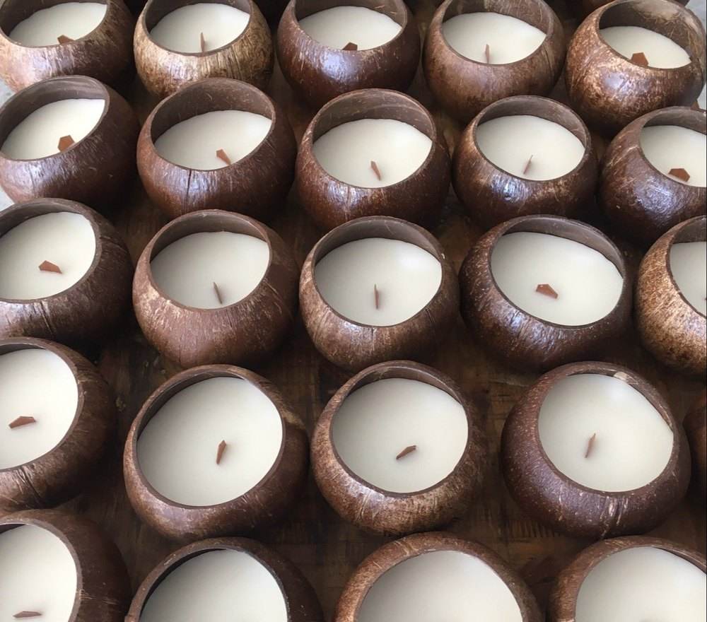 Creative Custom Logo Coconut Husk Shell Aromatherapy Scented Candle Cup Soy Wax Home Decoration Scented Candle
