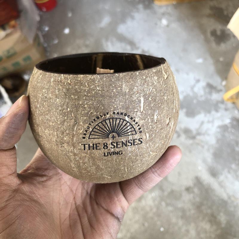 Creative Custom Logo Coconut Husk Shell Aromatherapy Scented Candle Cup Soy Wax Home Decoration Scented Candle