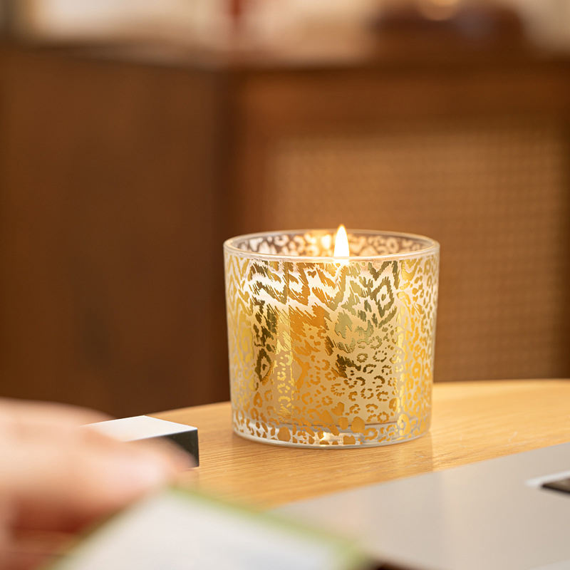 AIKUN OEM Glass Soy Wax Scent Golden Leopard Print Candle Gift Set Aromatherapy Luxury Scented Candle for Wedding