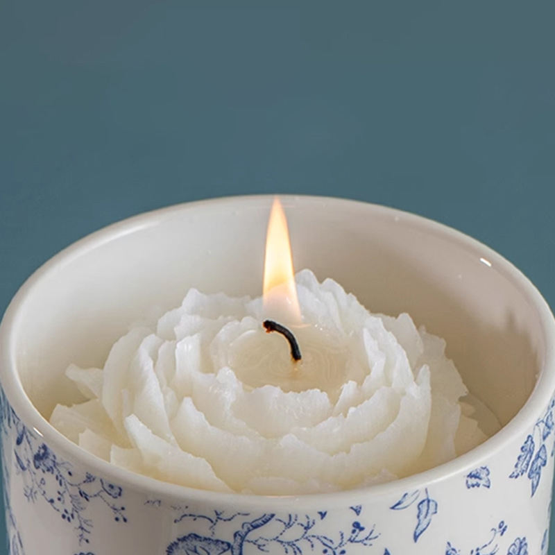 AIKUN Oem Luxury Organic Soy Wax Scented Candles French Camellia Ceramic Cup Scented Candle for Living Room Bedroom Office