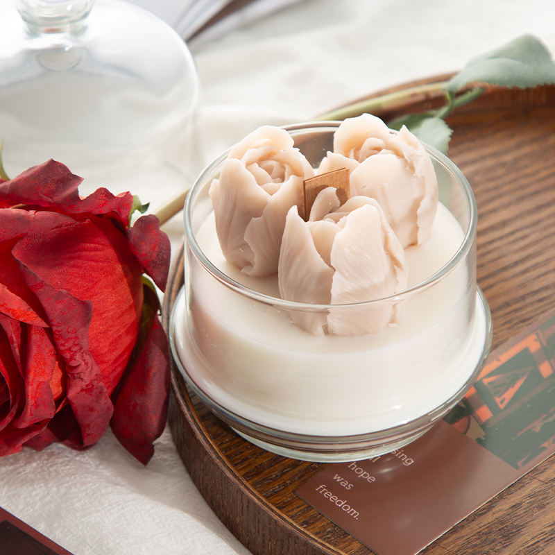AIKUN Hot Sell Soy Wax Eco-friendly Candle Can Be Customized logo Tulip Candle Home Decoration Items with Lid Glass Candle