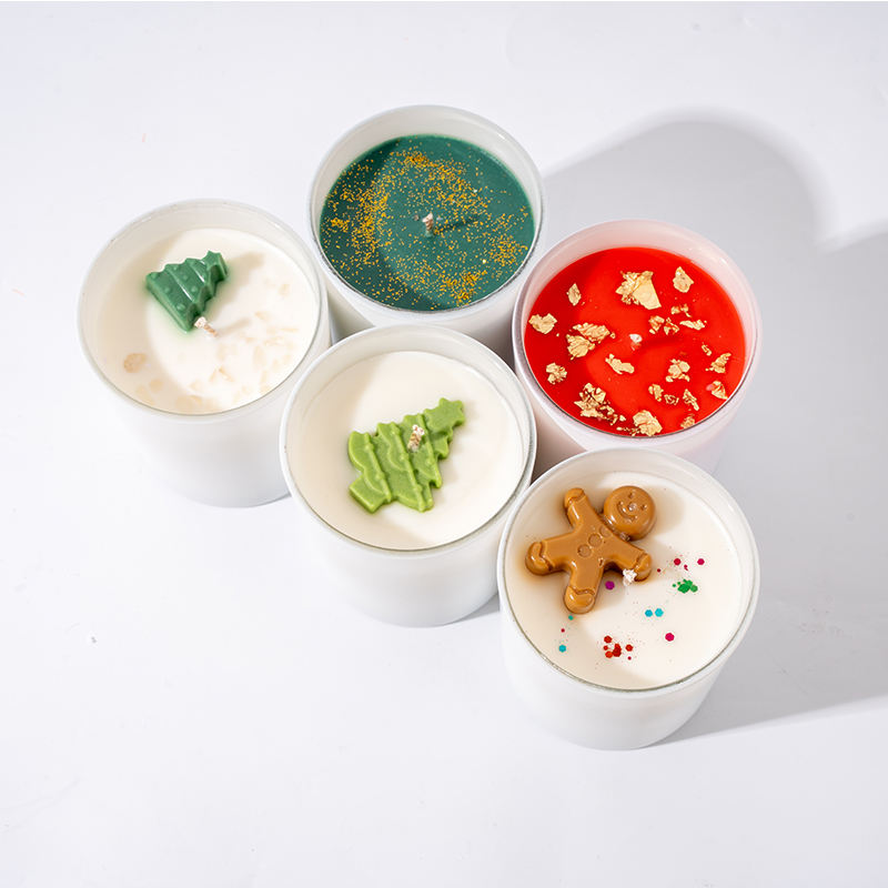 AIKUN Wholesale High Quality Customized Designed Luxury Christmas Scented Candle for Home Decoration Christmas Festival