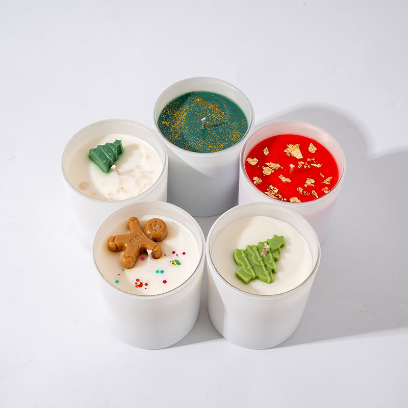 AIKUN Wholesale High Quality Customized Designed Luxury Christmas Scented Candle for Home Decoration Christmas Festival