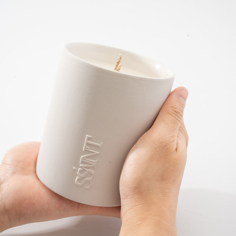 AIKUN Luxury Ceramic Jar Soy Wax Candle Custom Scented Candles Private Label Home Decoration Holiday