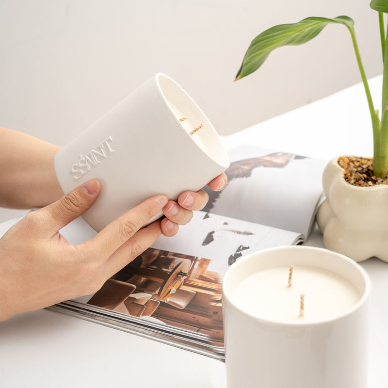 AIKUN Luxury Ceramic Jar Soy Wax Candle Custom Scented Candles Private Label Home Decoration Holiday