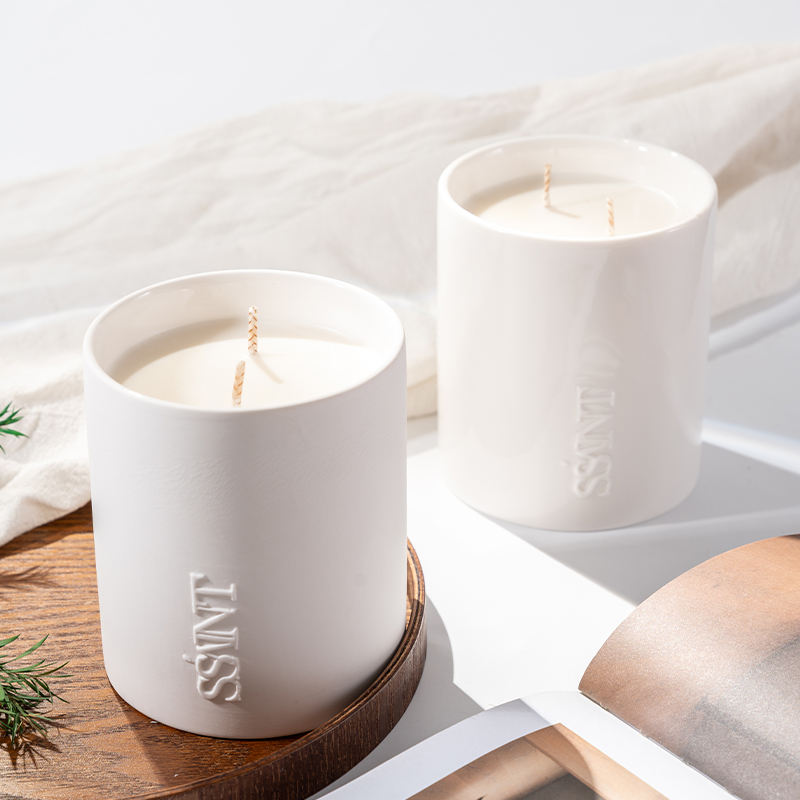 AIKUN Luxury Ceramic Jar Soy Wax Candle Custom Scented Candles Private Label Home Decoration Holiday