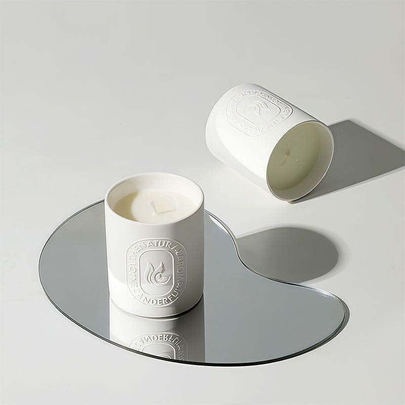 AIKUN Factory Wholesale Luxury White Ceramic Jar Scented Soy Wax Candle Private Label Wedding Gift Set for Decoration
