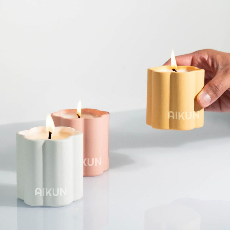AIKUN Private Label Soy Wax Connection Scented Candles Flower Shape Ceramics Handmade Jars Luxury Scented Candle