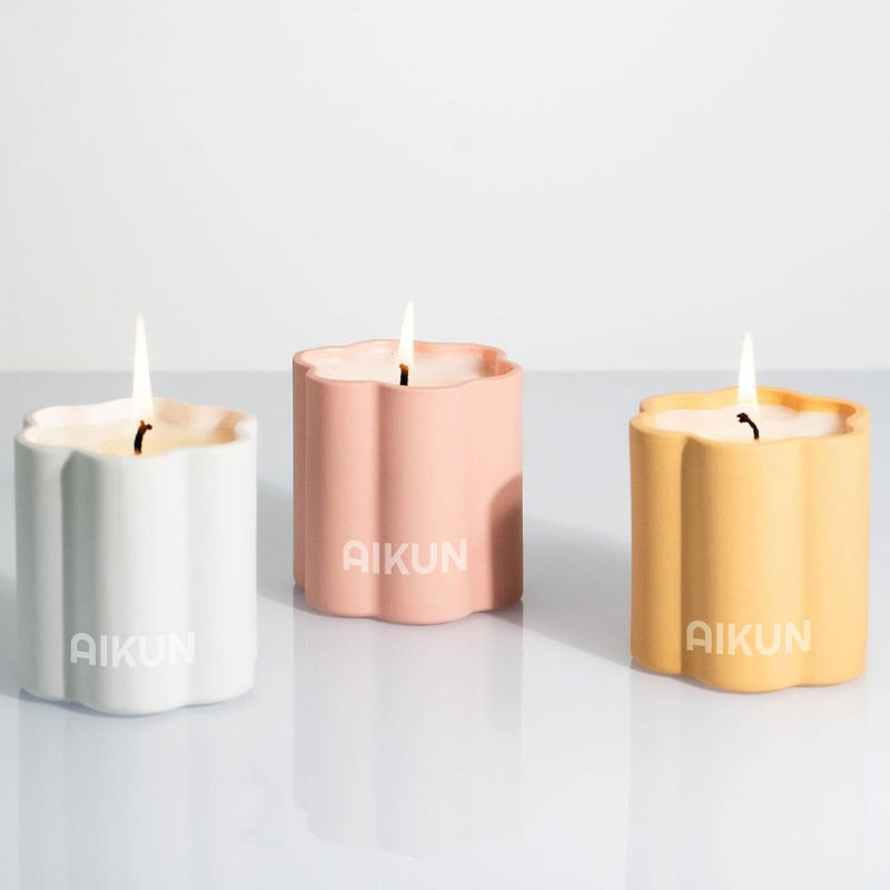 AIKUN Private Label Soy Wax Connection Scented Candles Flower Shape Ceramics Handmade Jars Luxury Scented Candle