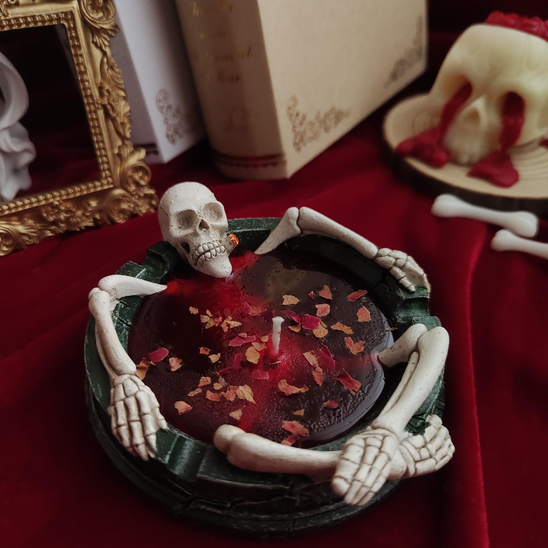 AIKUN Halloween Horror Bath Skeleton Aromatherapy Soy Wax Candle Handmade Scented Candles for Creative Desktop Decoration Gift