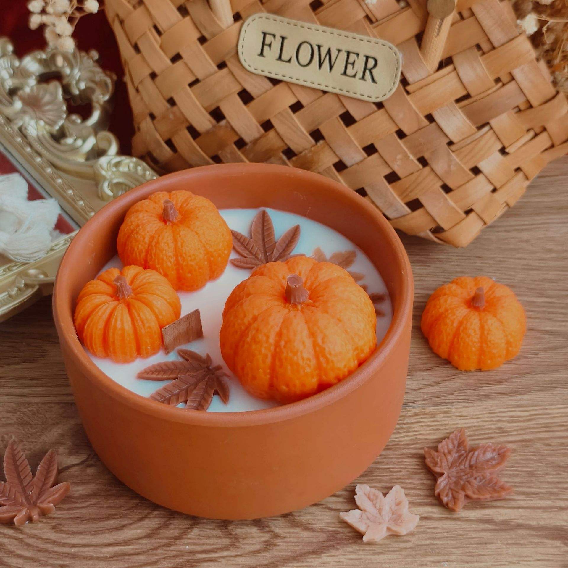 AIKUN Creative Harvest Festival Pumpkin Soy Wax Aromatherapy Scented Candle for Halloween Gift and Home Decoration