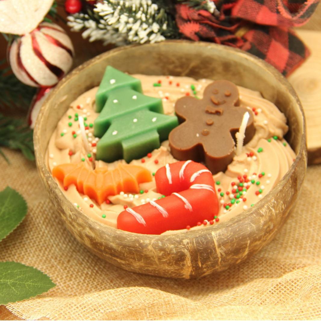 AIKUN Wholesale Gingerbread Man Candle Coconut Shell Jars Christmas Tree Candles Pumpkin Fragrance Christmas Scented Candles