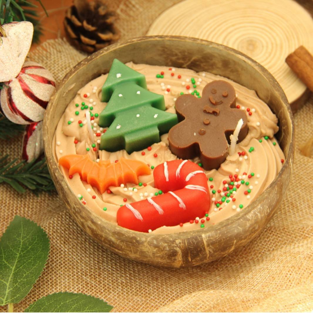 AIKUN Wholesale Gingerbread Man Candle Coconut Shell Jars Christmas Tree Candles Pumpkin Fragrance Christmas Scented Candles