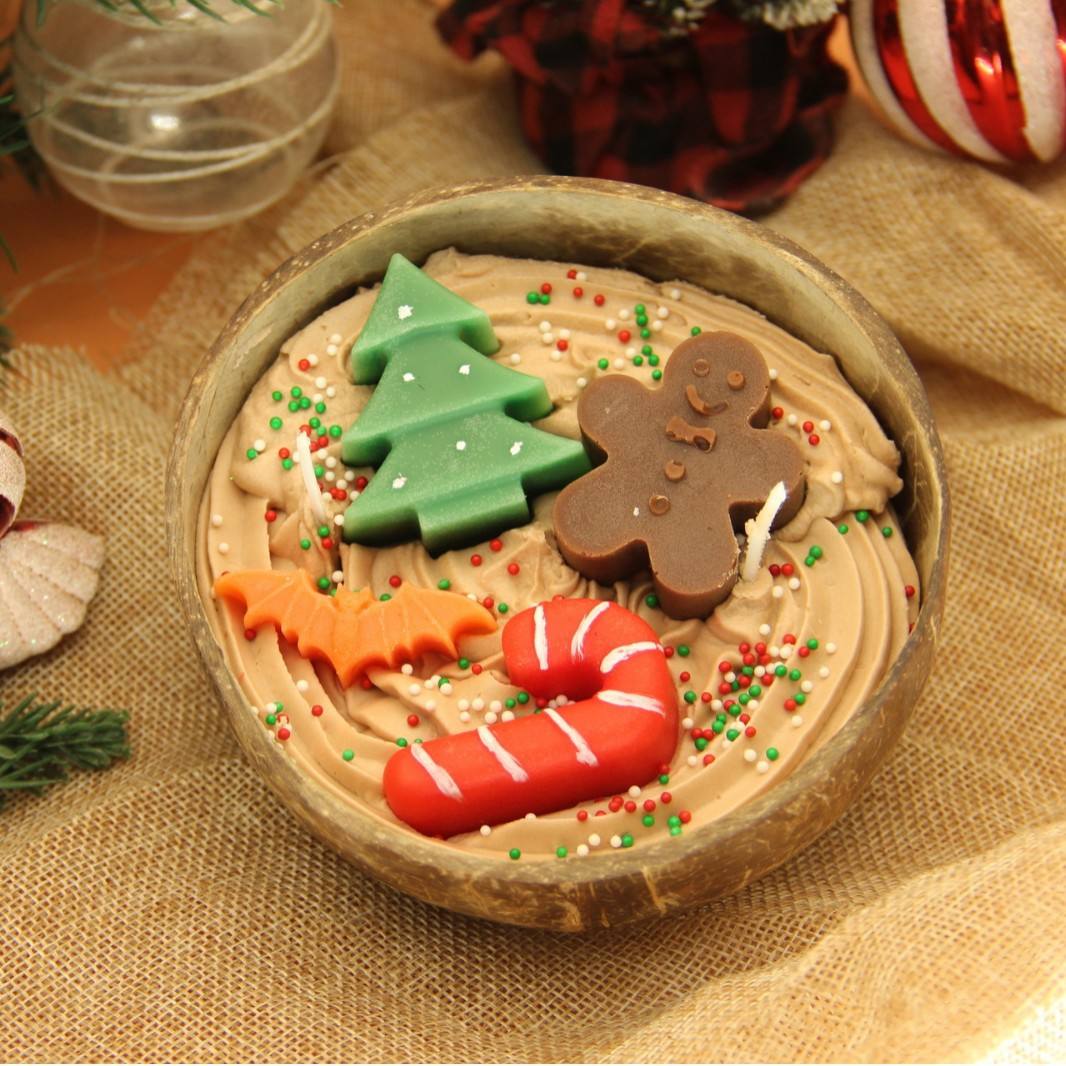 AIKUN Wholesale Gingerbread Man Candle Coconut Shell Jars Christmas Tree Candles Pumpkin Fragrance Christmas Scented Candles