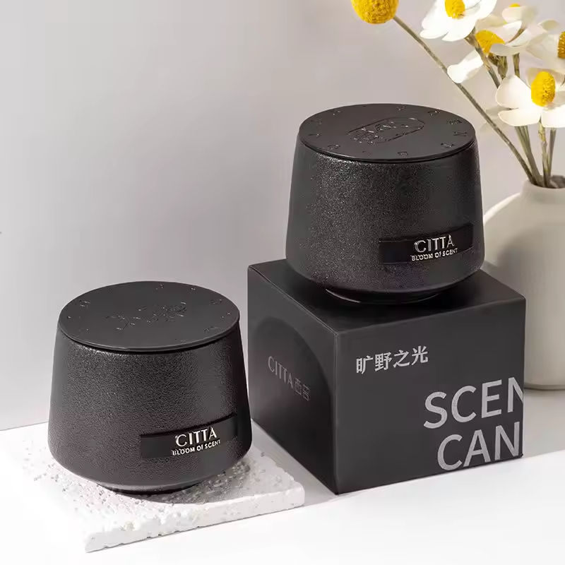 AIKUN Hot Selling Vegetable Oil Fragrance Candle Black Container Soywax Scented Candle with Wooden Wick