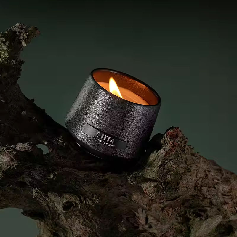 AIKUN Hot Selling Vegetable Oil Fragrance Candle Black Container Soywax Scented Candle with Wooden Wick