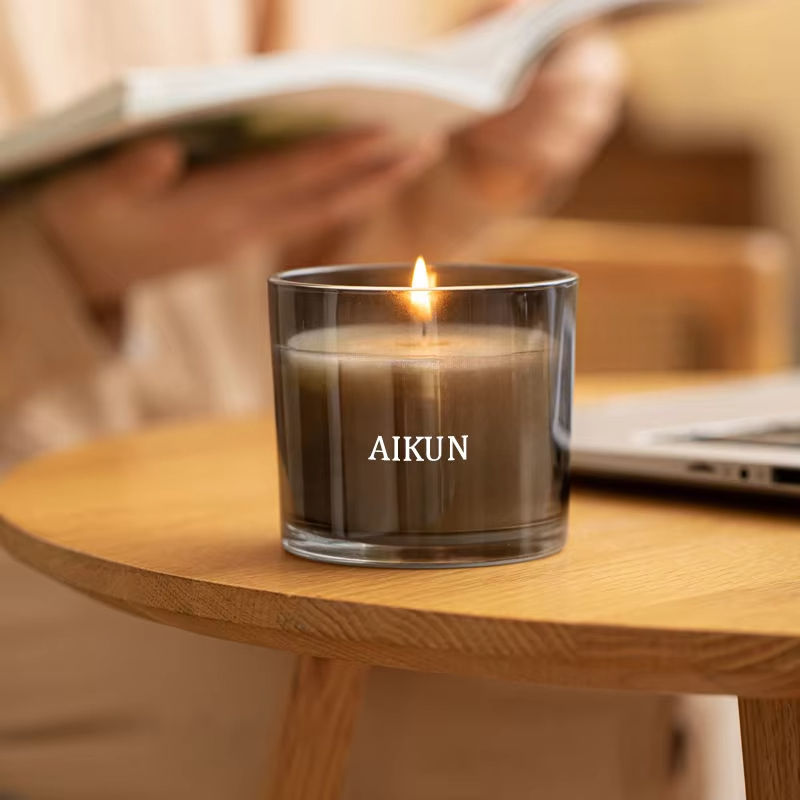 AIKUN High Quality Private Label Eco Soy Wax Scented Candle Long Lasting Fragrance Glass Jar Candle for Elegant Home Ambiance