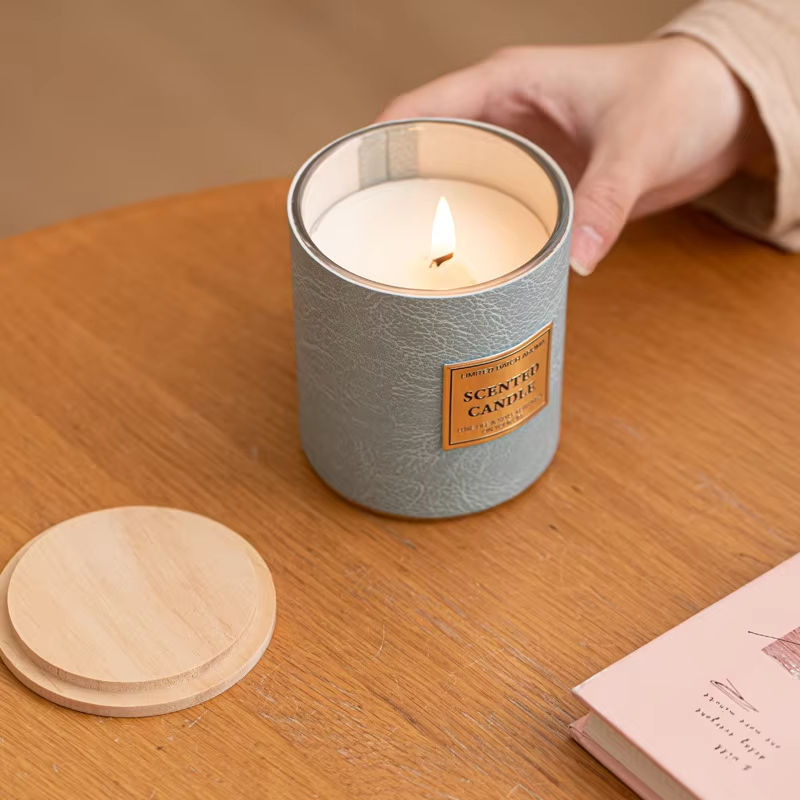 AIKUN Eco Friendly Private Label Natural Soy Wax Aromatherapy Candle for Meditation Yoga Bedroom Candle