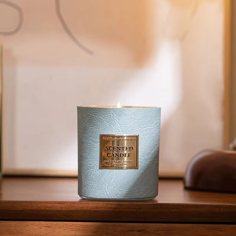 AIKUN Eco Friendly Private Label Natural Soy Wax Aromatherapy Candle for Meditation Yoga Bedroom Candle